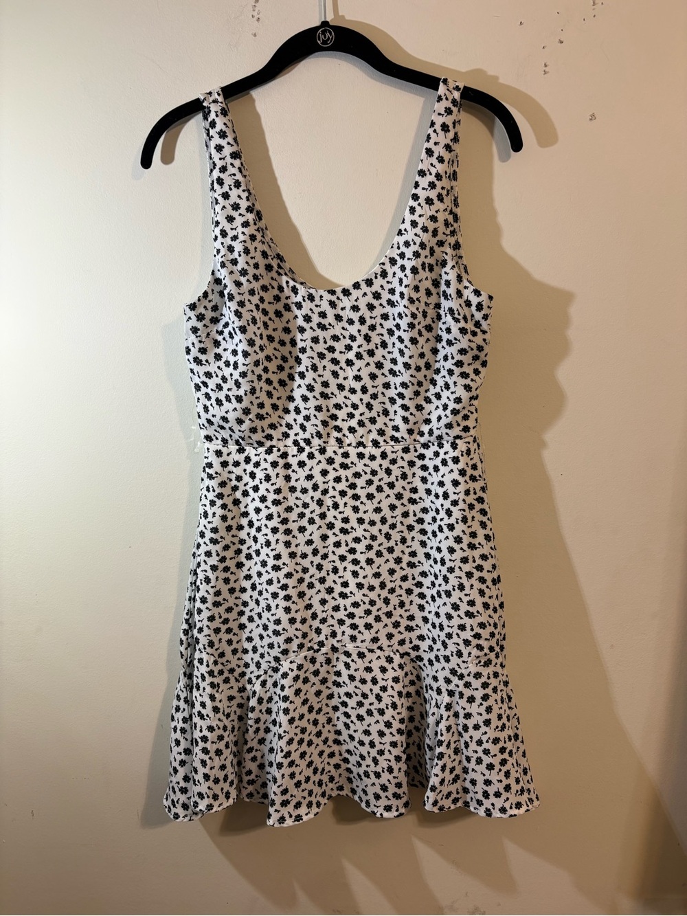 Altar'd State dress Black and White
Floral Women's small sleeveless zip closure